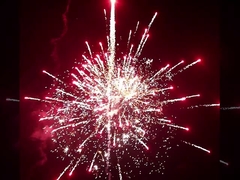 Chinesische 138 Schüsse Farbenfrohe Himmel Verbraucherkuchen Feuerwerkskörper Pyrotechnik zum Feiern im Freien