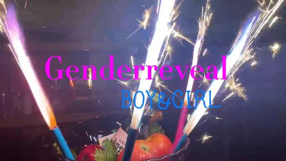 Alles- Gute zum Geburtstagkuchen der Mandarinen-30s leuchtet Feuerwerke für Kinderkinderpartei durch