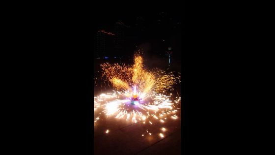 Spinnende Lotus Flower Fountains Fireworks Outdoor, die für Festivals funkelt