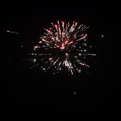 48 Schüsse Kuchenfeuerwerk Art Festival Feierlichkeiten Pyrotechnik Freiluftfeuerwerk