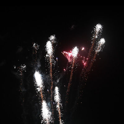 Chinesisches Feuerwerk 67 Schüsse Verbraucherkuchen Feuerwerk Pyrotechnik Vorräte