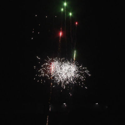 100 Schüsse 0,4 Zoll Plastikröhre Kuchen Feuerwerk Weihnachten 2024 Fabrik Großhandel