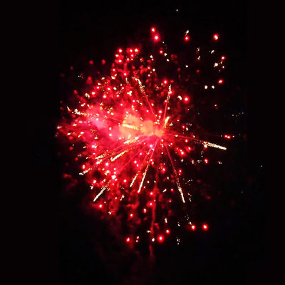 Chinesische Fabrik Großhandel 1,2'Inch Farbiger Himmel 1,4g Verbraucherkuchen Feuerwerk für die Feier im Freien Groß Feuerwerk Pyrotechnik