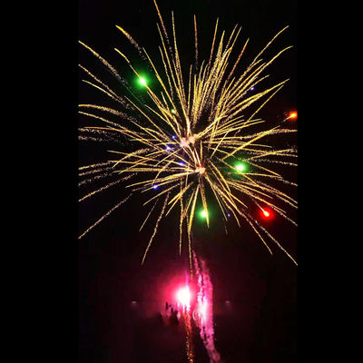 Liuyang-Fabrik Großhandel 100 Schüsse Kuchenfeuerwerk 1.4G Verbraucherkuchenfeuerwerk für Festivals Freiluftwerk