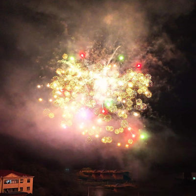 Chinesische Fabrik Pyrotechnik Großhandel Papierkake Feuerwerk 1,2 Zoll 25 Schüsse Verbraucher Feuerwerk-Arbeit für die Feierlichkeiten