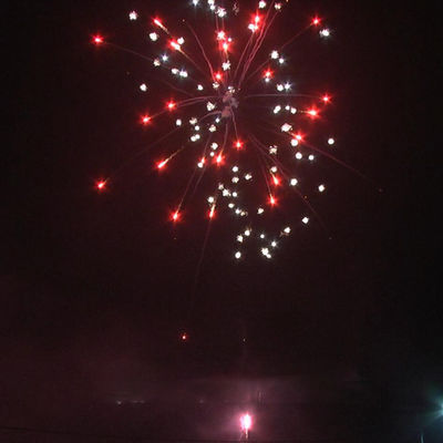 Liuyang Fabrik Pyrotechnik 1,2'' 200 Zoll Schüsse Verbraucher Kuchen Feuerwerk Weihnachten Neujahr Kuchen Feuerwerk und Feuerwerk