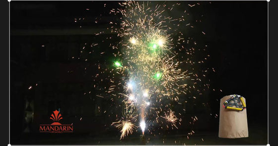 Chinesische Pyrotechnik ringsum Drehbrunnen-Feuerwerke
